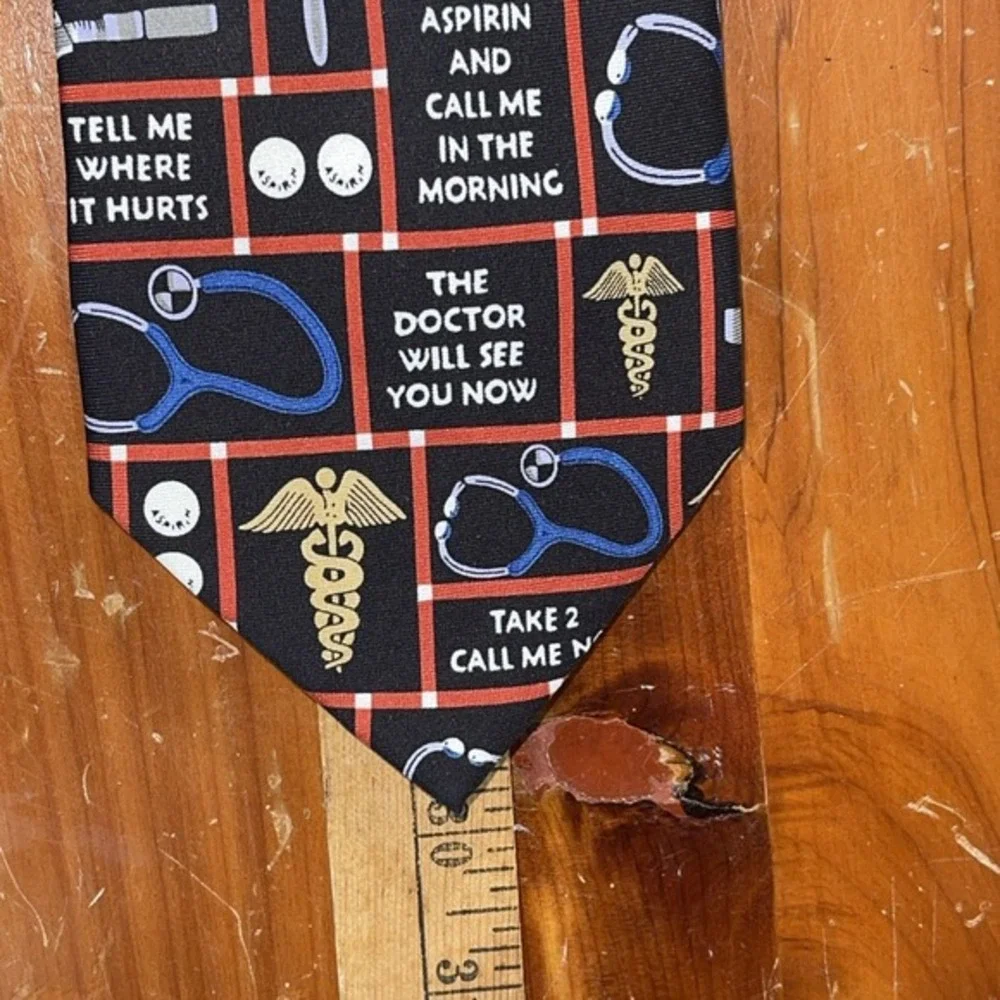 Museum Artifacts Mens Silk Medical Novelty Tie Black Red‎ Stethoscope Aspirin
